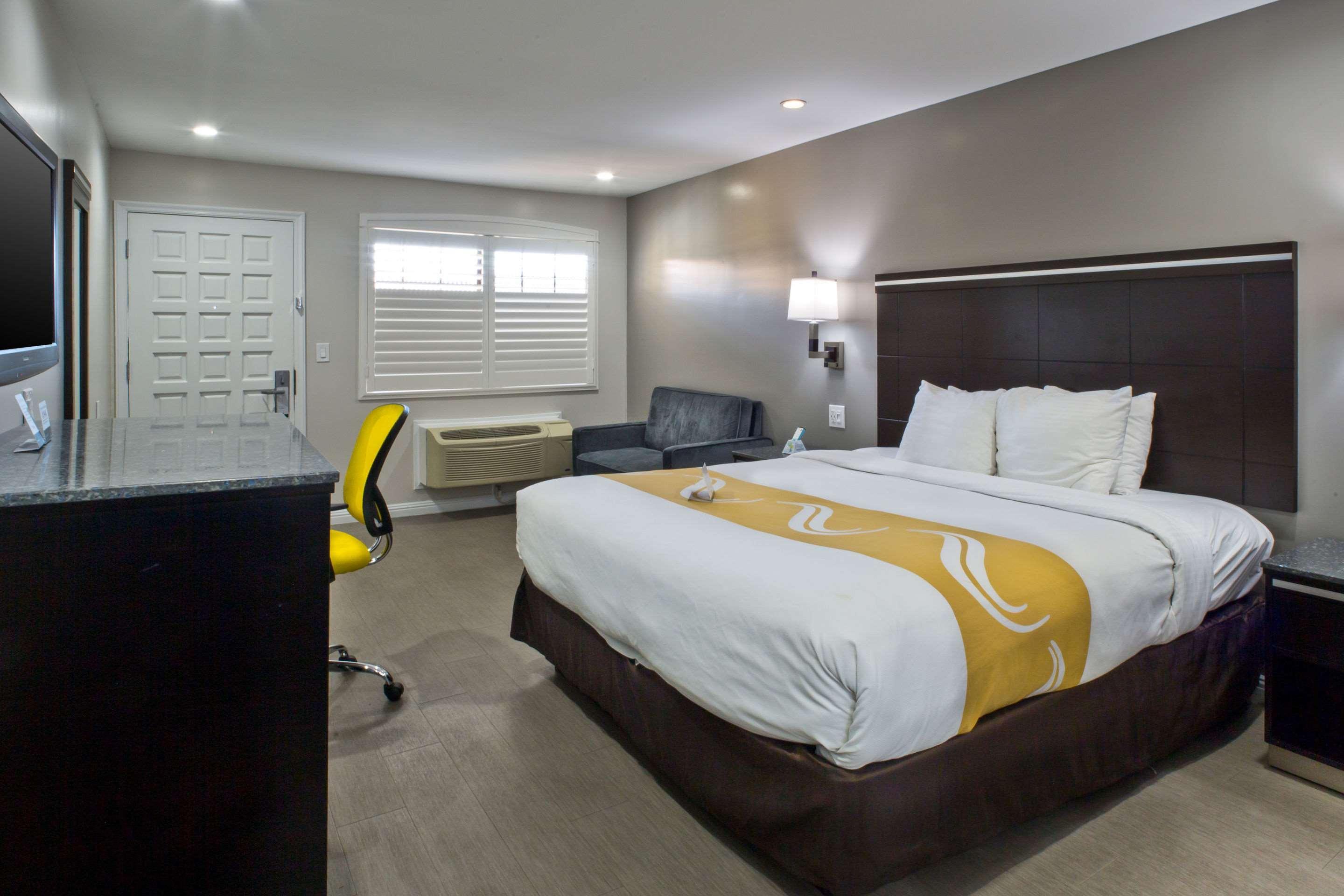הייווארד Bay Area Inn & Suites מראה חיצוני תמונה