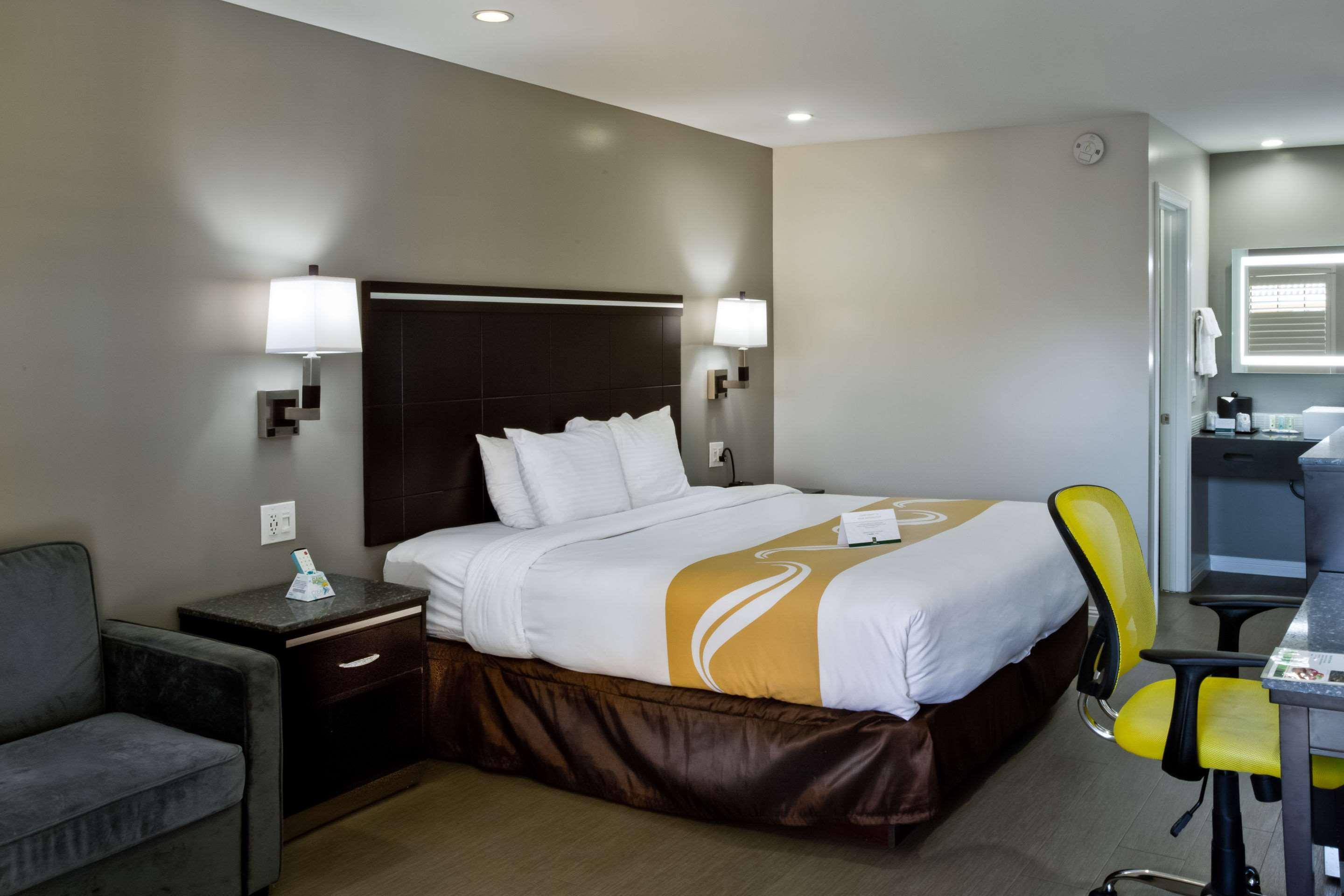 הייווארד Bay Area Inn & Suites מראה חיצוני תמונה