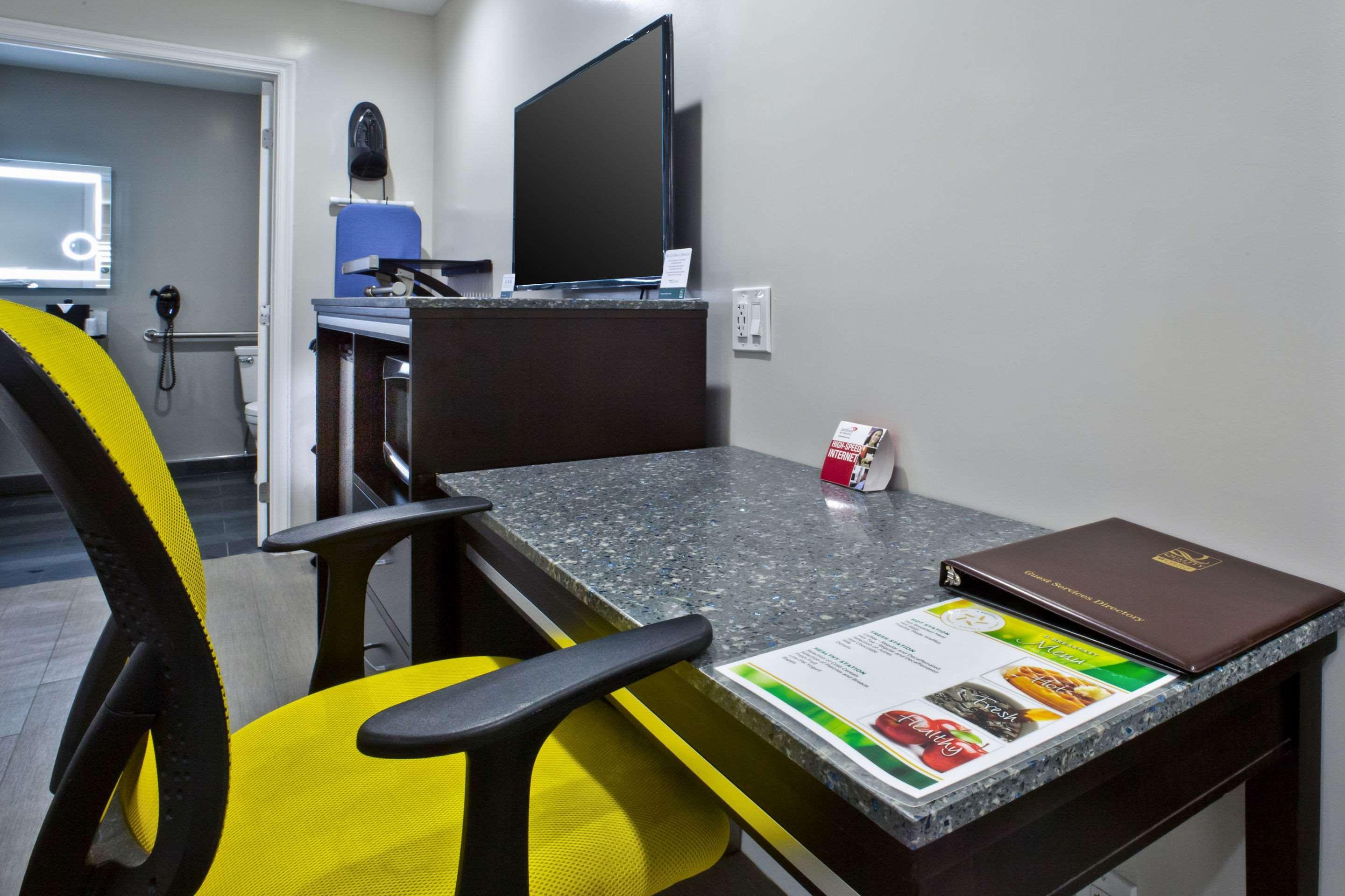 הייווארד Bay Area Inn & Suites מראה חיצוני תמונה