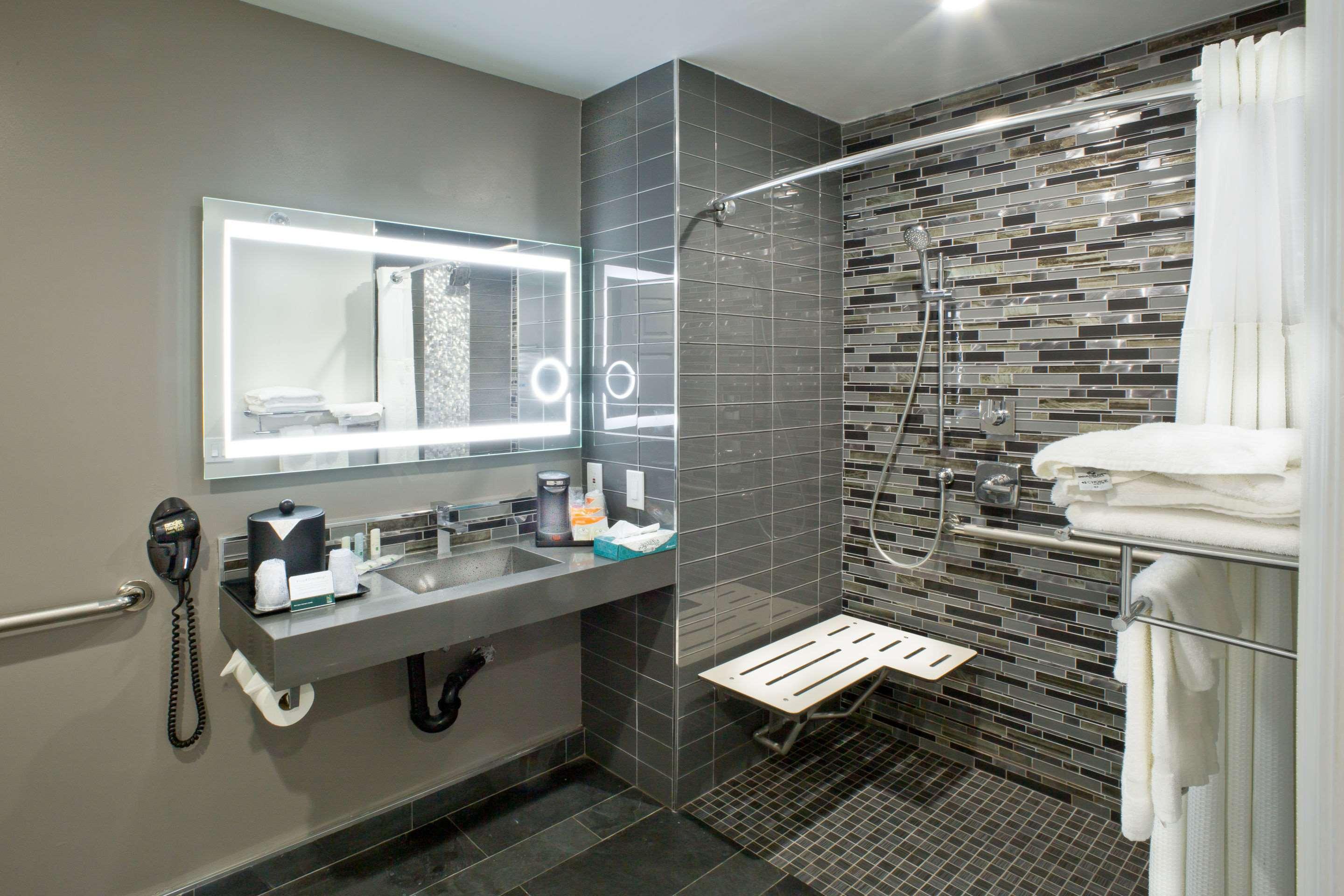 הייווארד Bay Area Inn & Suites מראה חיצוני תמונה