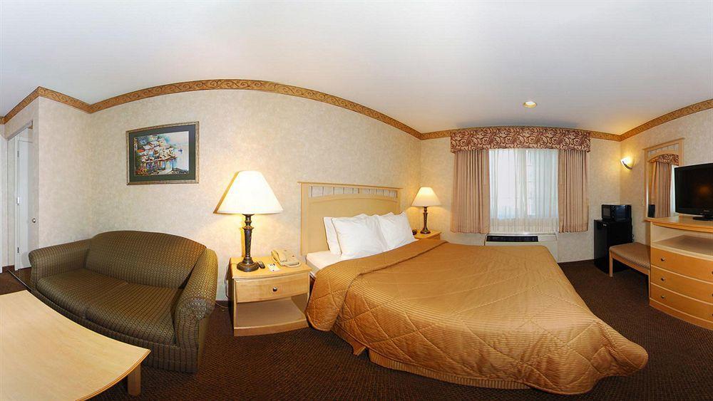 הייווארד Bay Area Inn & Suites מראה חיצוני תמונה