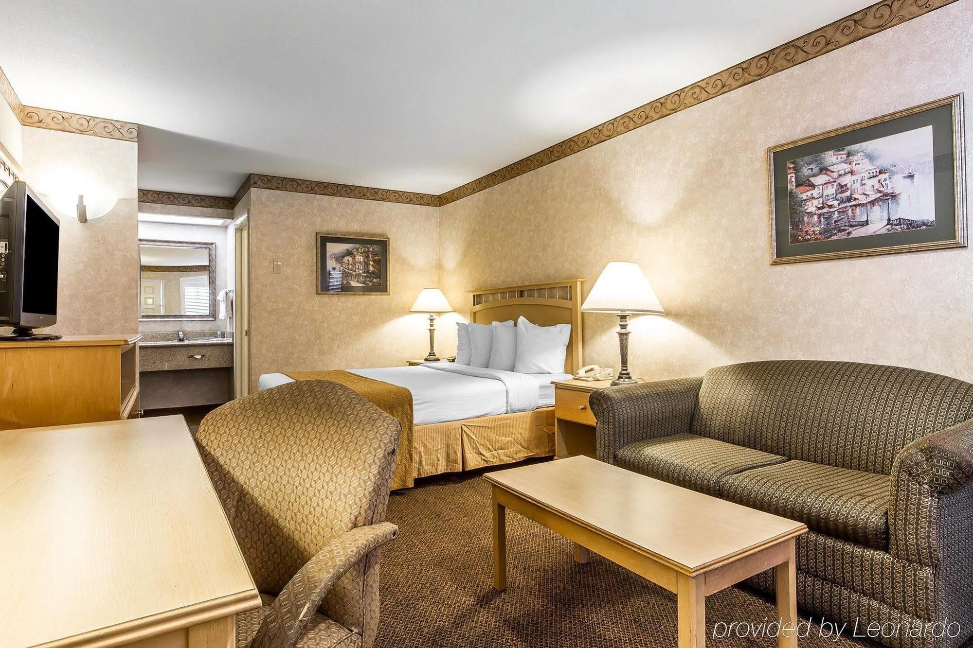 הייווארד Bay Area Inn & Suites מראה חיצוני תמונה