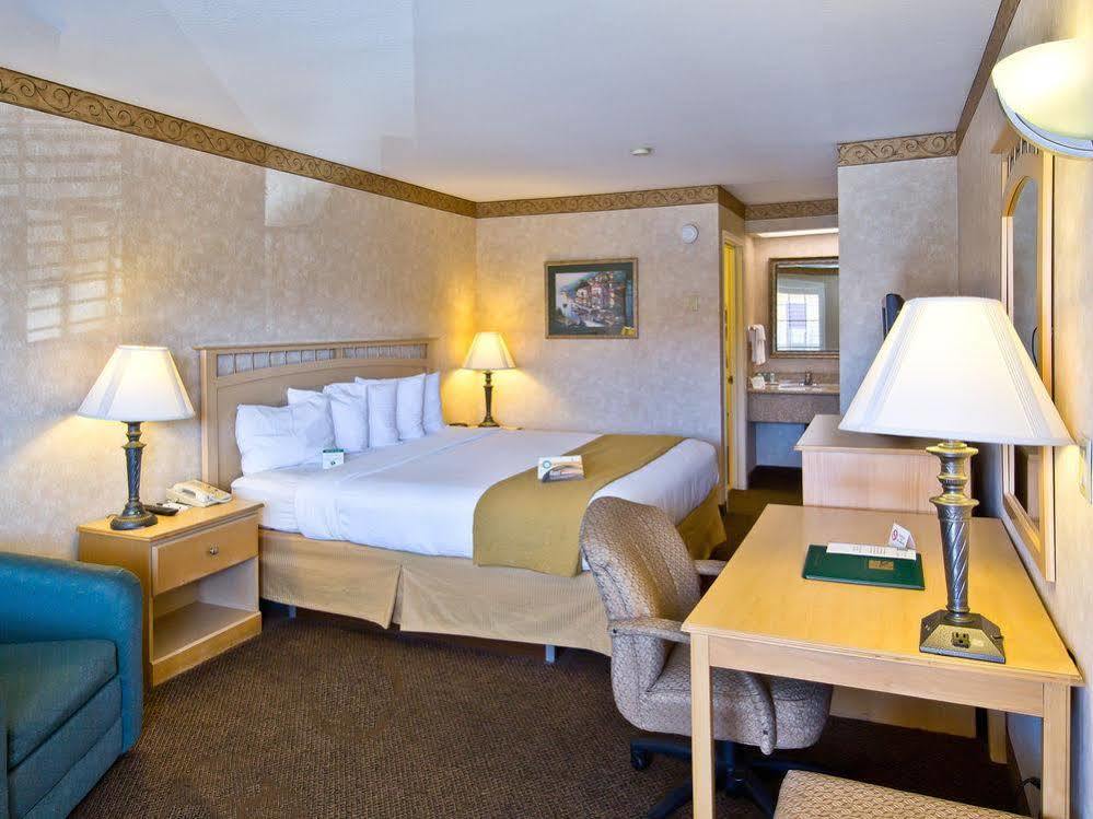 הייווארד Bay Area Inn & Suites מראה חיצוני תמונה