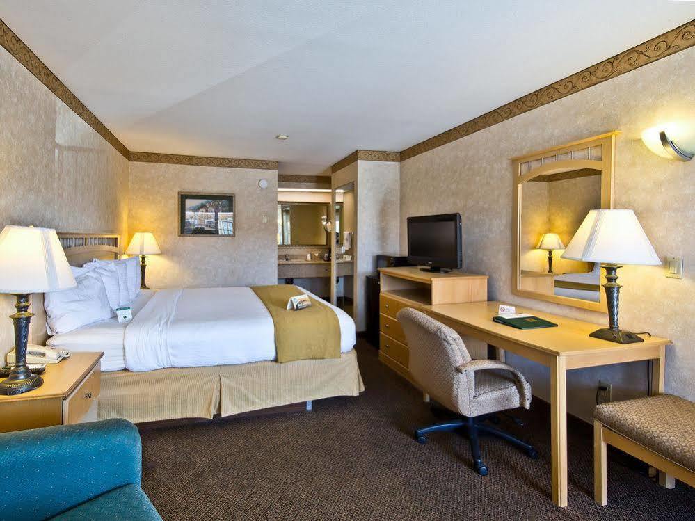 הייווארד Bay Area Inn & Suites מראה חיצוני תמונה