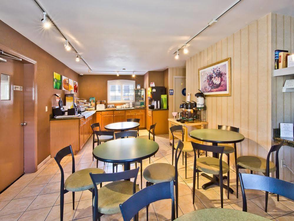 הייווארד Bay Area Inn & Suites מראה חיצוני תמונה