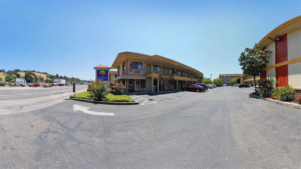 הייווארד Bay Area Inn & Suites מראה חיצוני תמונה
